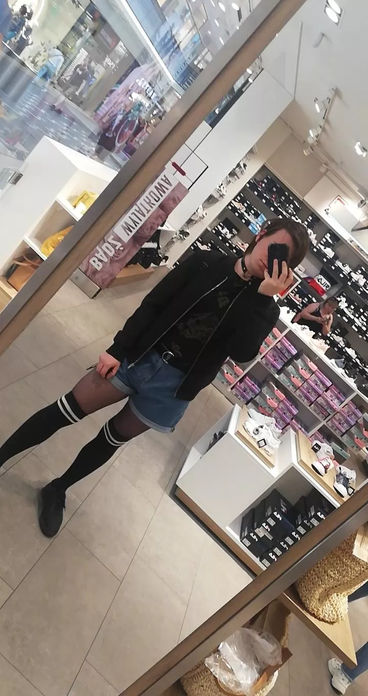 Hiii i want somebody to hug 🥺