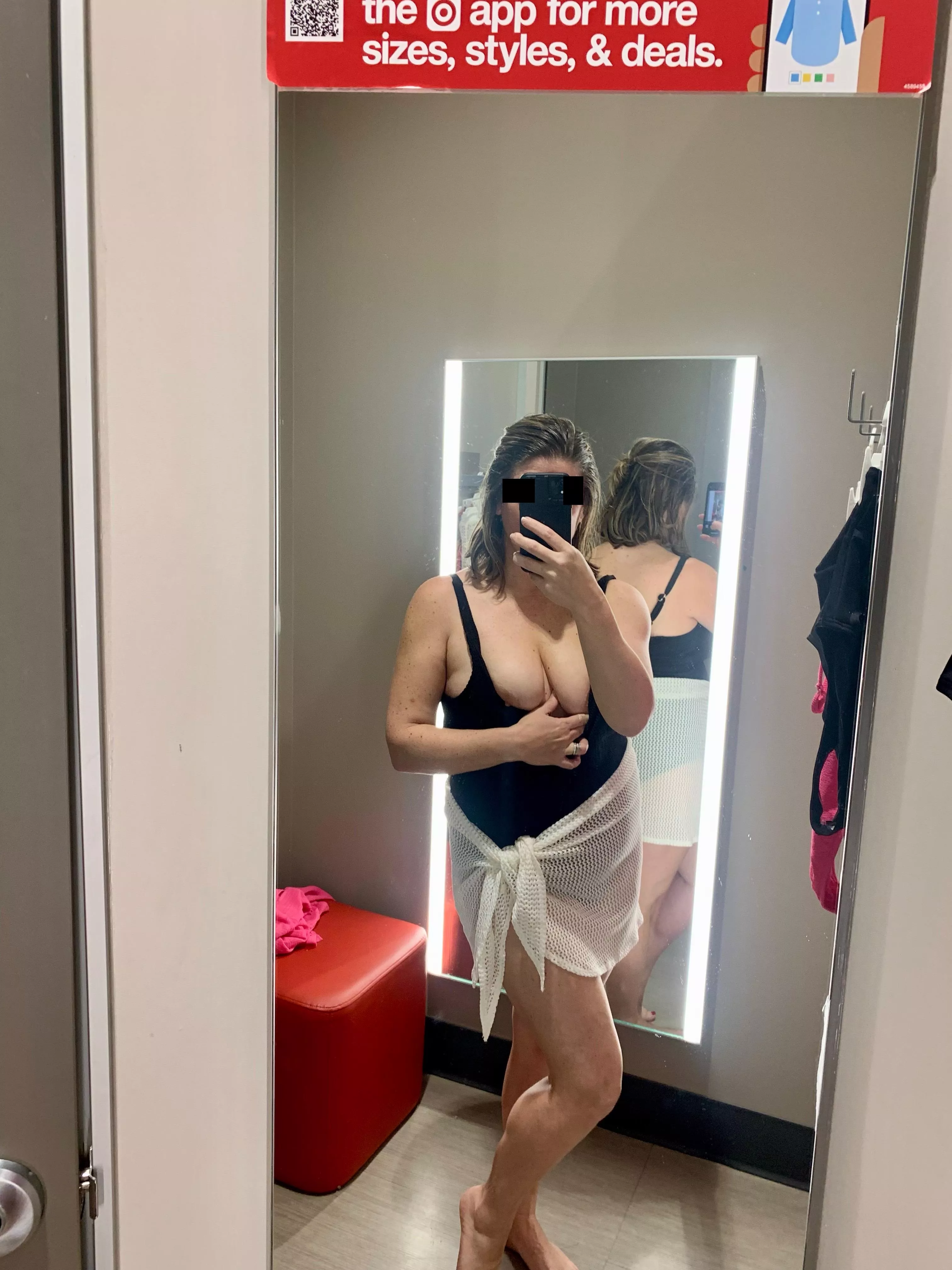 Hope I can still turn some heads this pool season [F43]