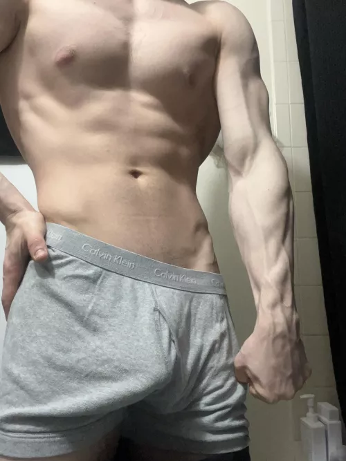 how bad you wanna see me jerk it 😈💦