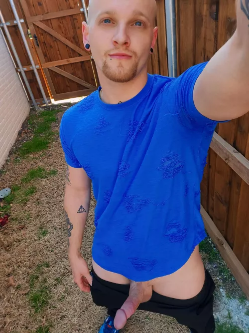 I love stroking it outside.😈