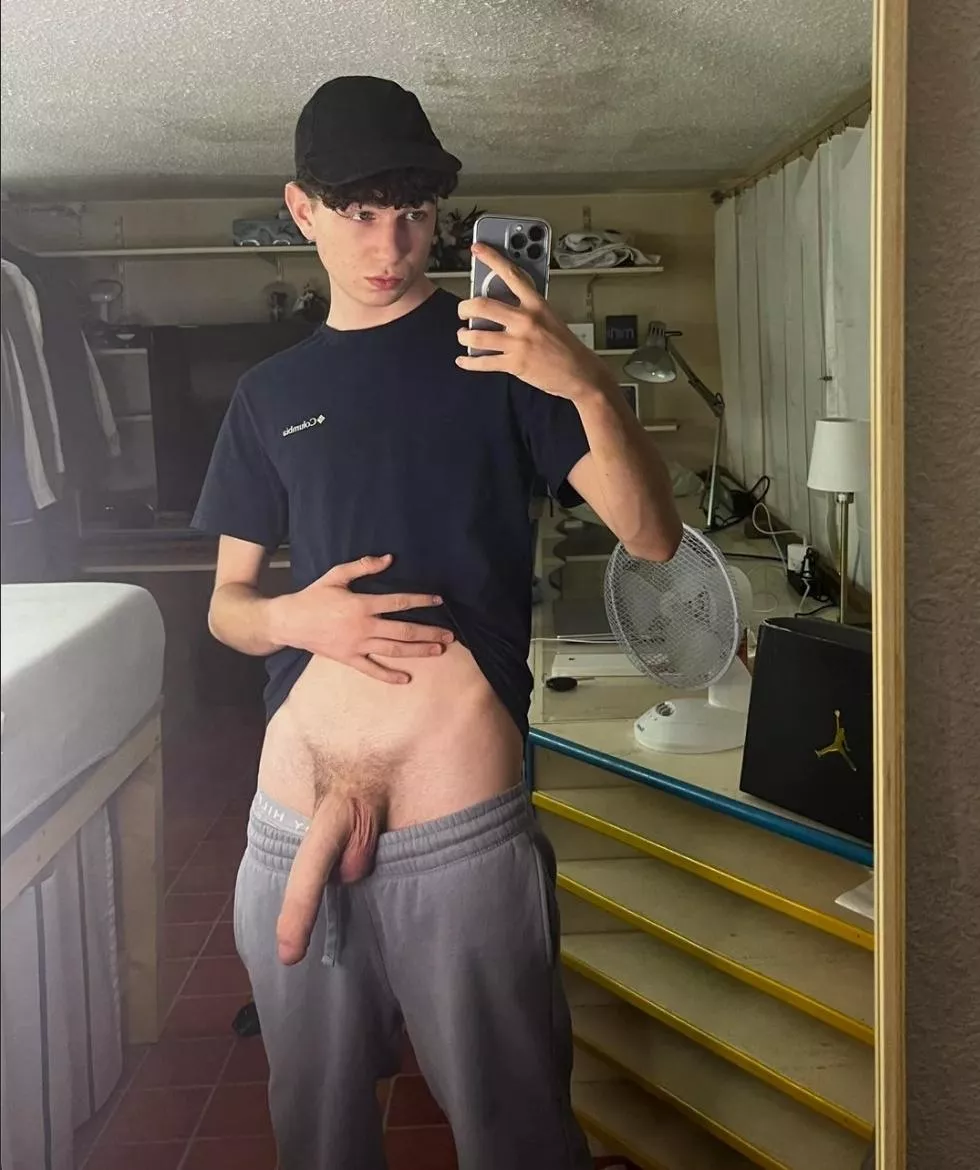 I think i have found my twink God. 😍 (See comments)