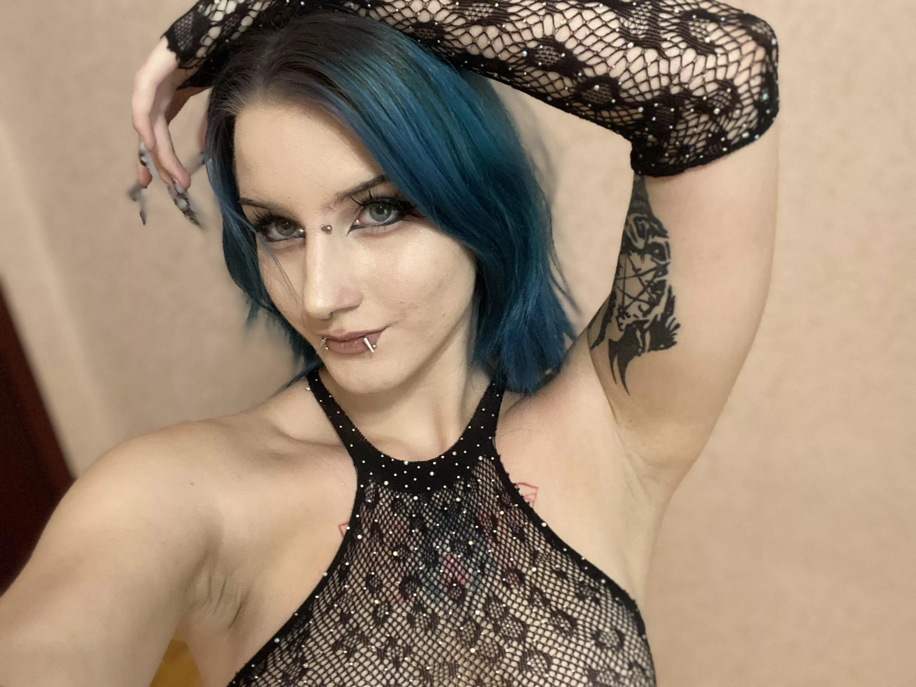 I want you to climax thinking about my armpits...