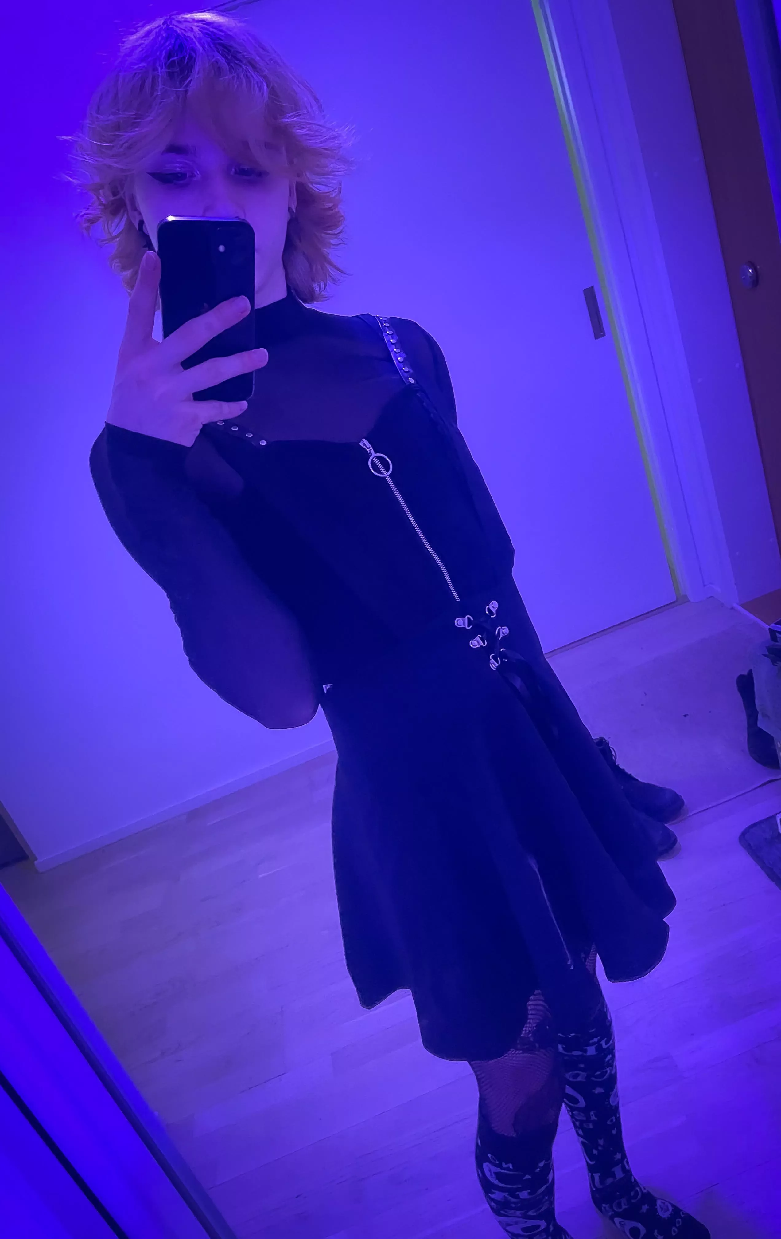 Ignore the messy hair ples :/