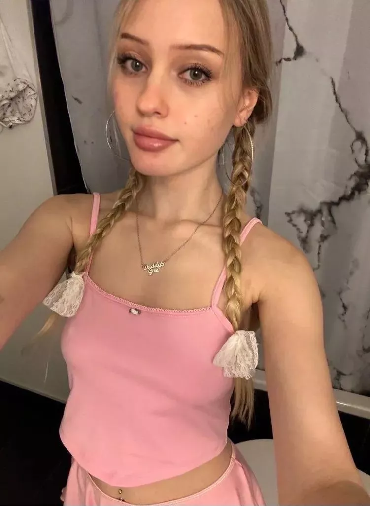 I'm 18 and single, I wanna look sexy... Do I look good?