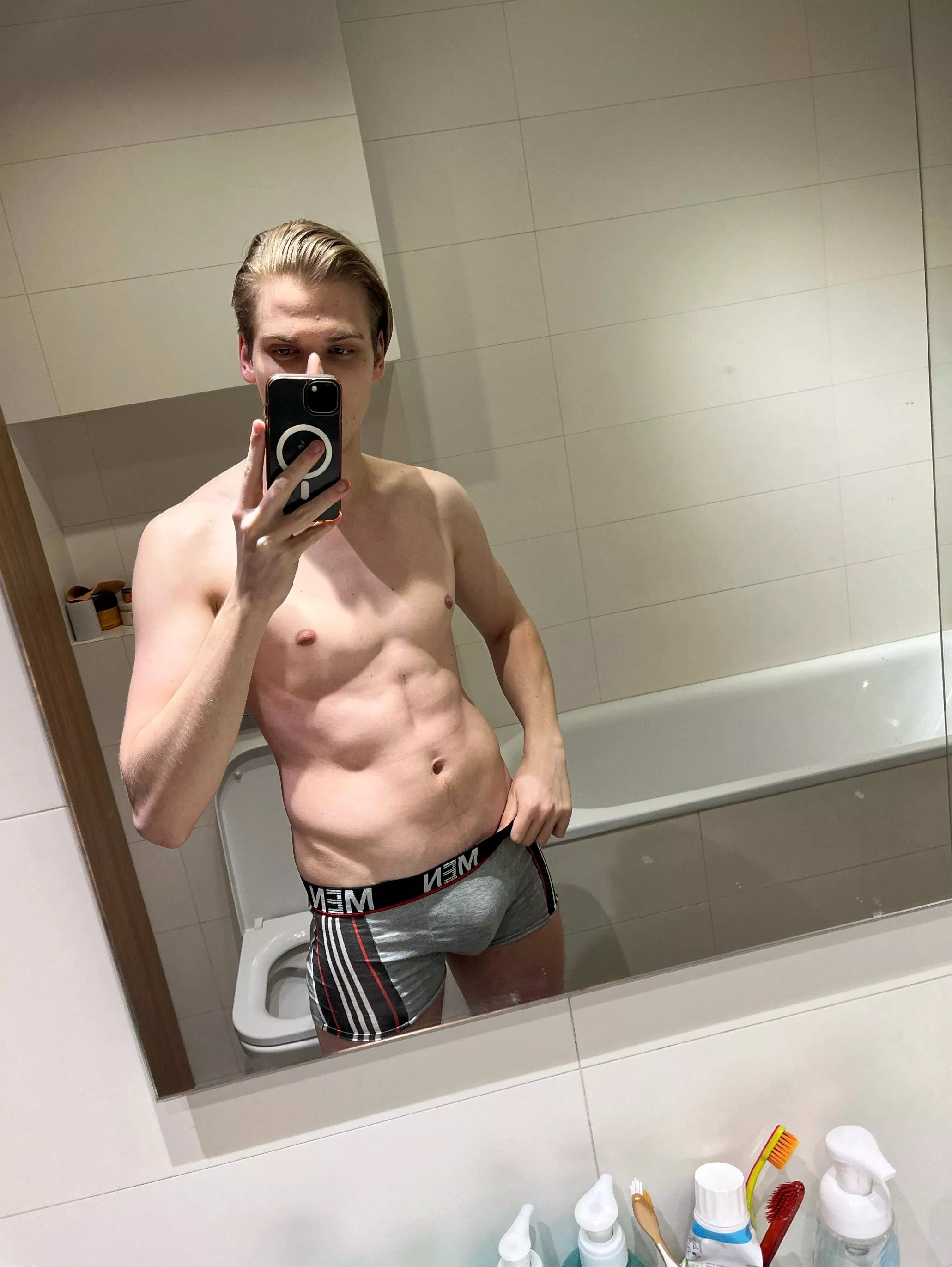 Just a lil bulge in the mirror selfie... :)