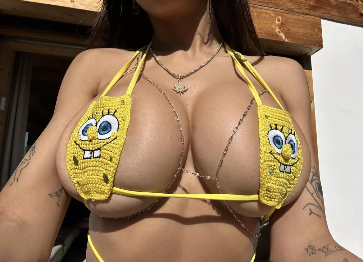Mia in her SpongeBob bikini!❤️😂