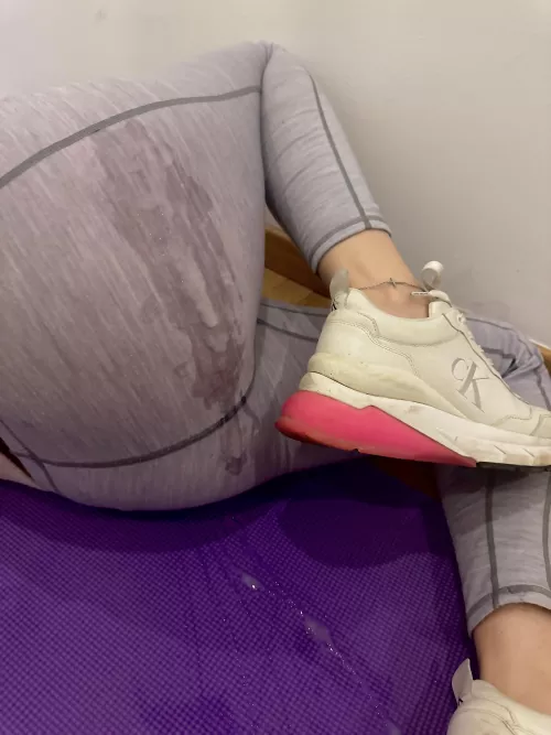 My dirty leggings after yoga lesson👅😏
