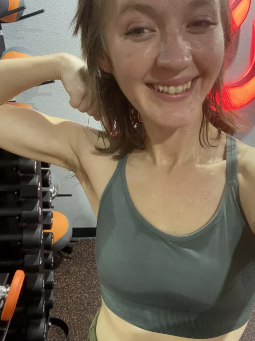My sweaty gym pits are enough to make you bust a huge load