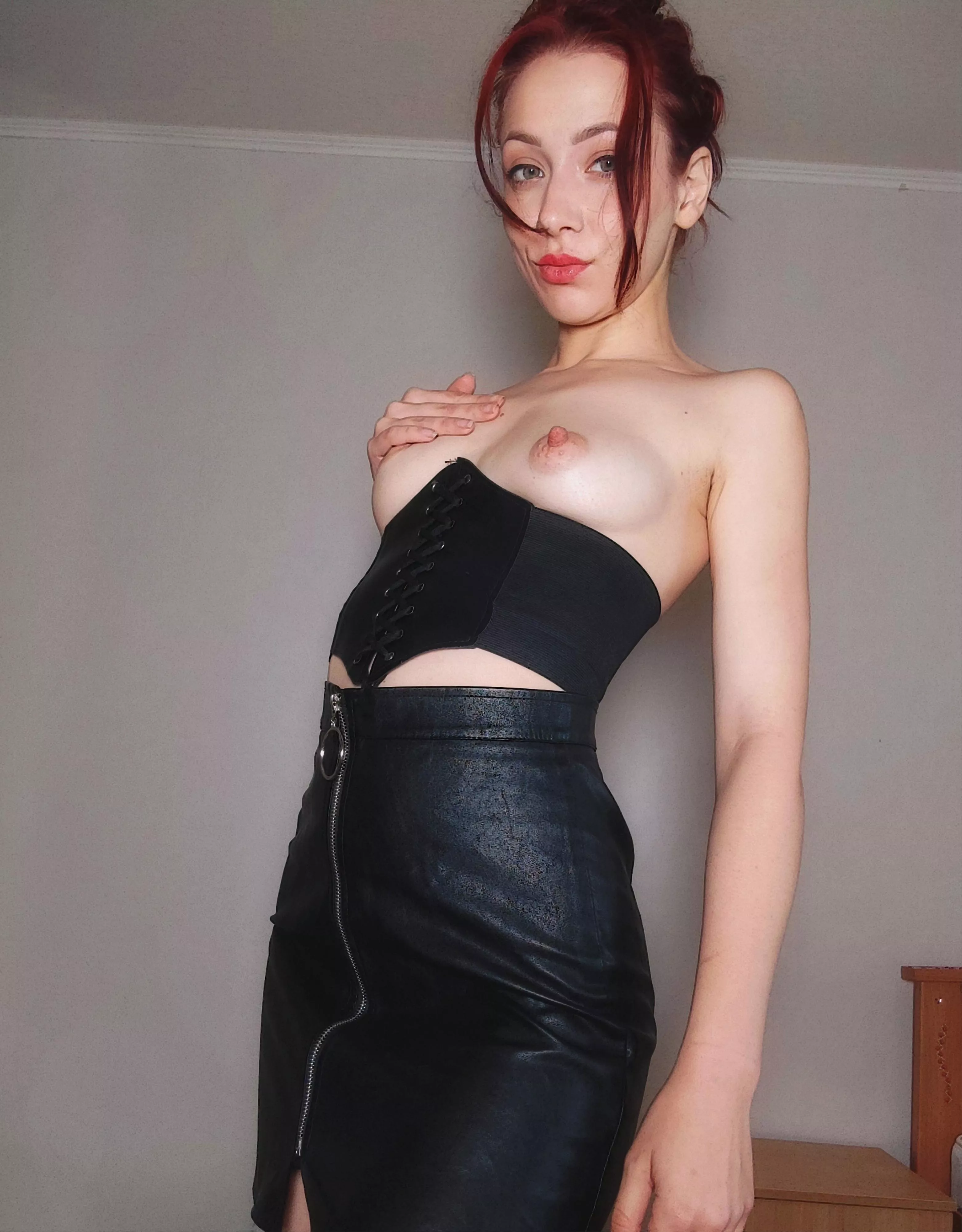 My tit to waist ratio is quite impressive😋