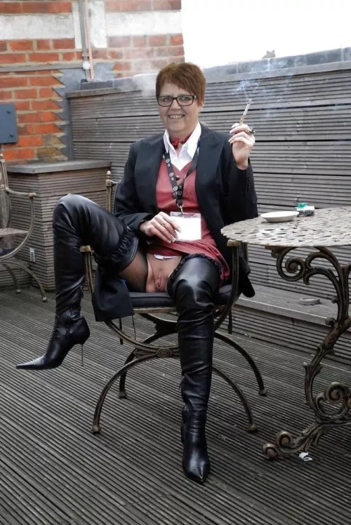 secretaries need cum on her picture now