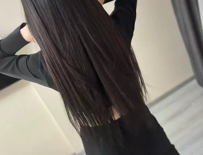 What's better than cleavage and a smile? Perfect wife for u daddy