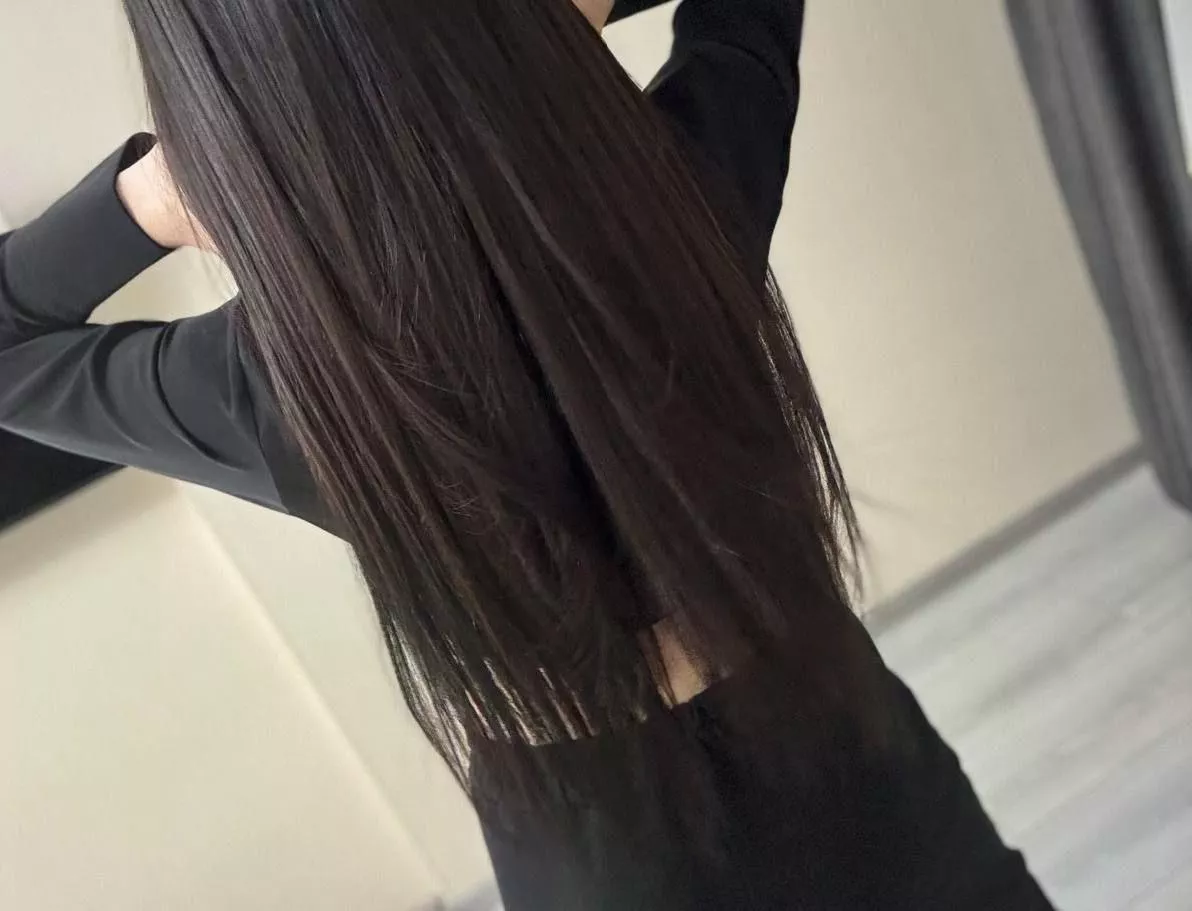 What's better than cleavage and a smile? Perfect wife for u daddy