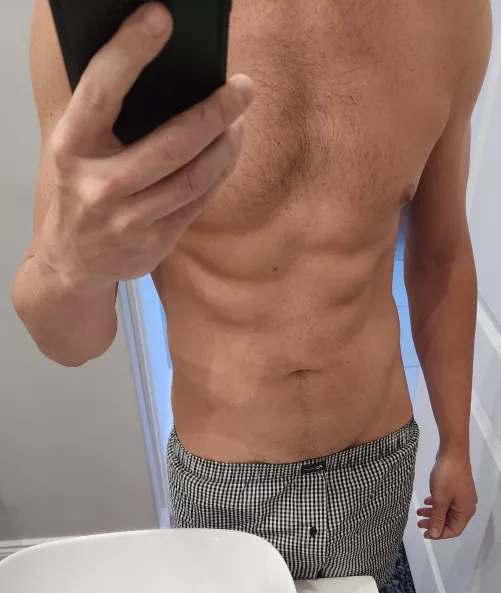 28 straight, hmu with face idk_1605