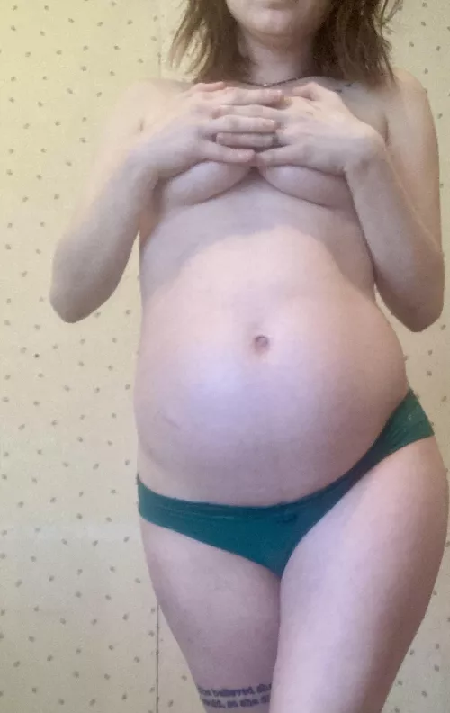 29 weeks tomorrow 😘 let me know what you think <3