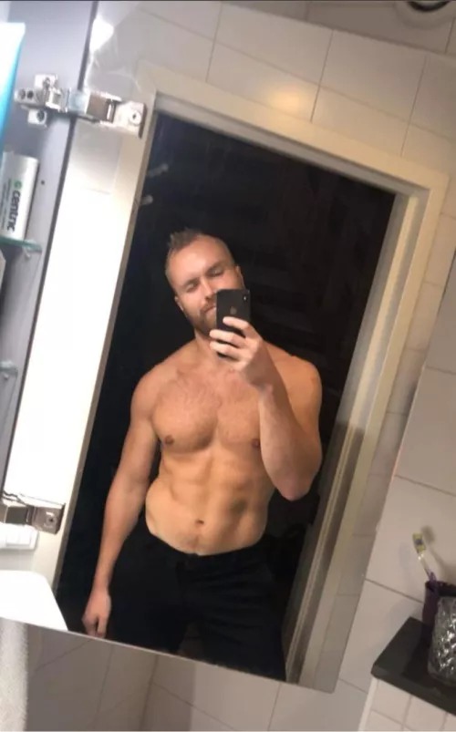 33, male, cop, swedish, strongest on reddit