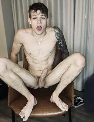 Air drying and I’m freezing 🥶🥶🥶