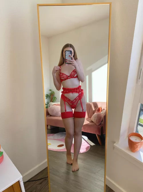 always have to take a mirror pic when i’m wearing thigh highs 