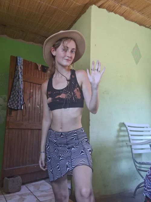 feeling all cute in black, waving hello to you babe F18