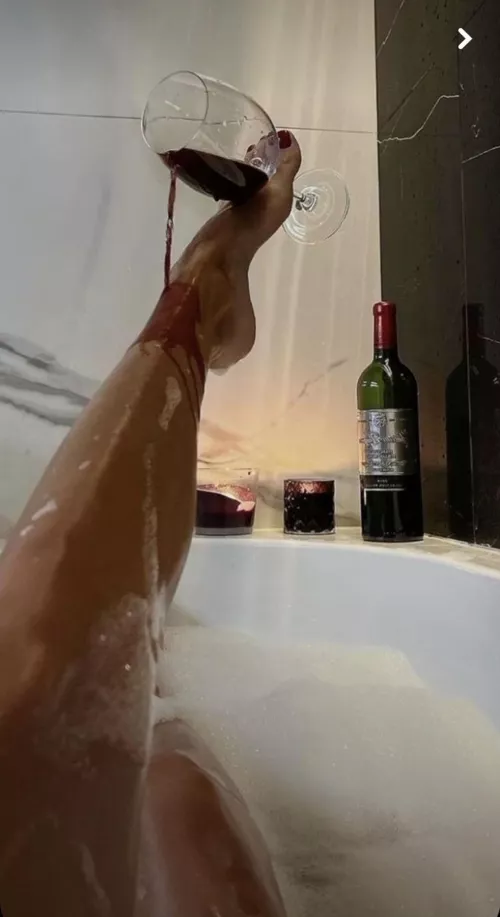 Foot fetishists, this one's for you! 🤩