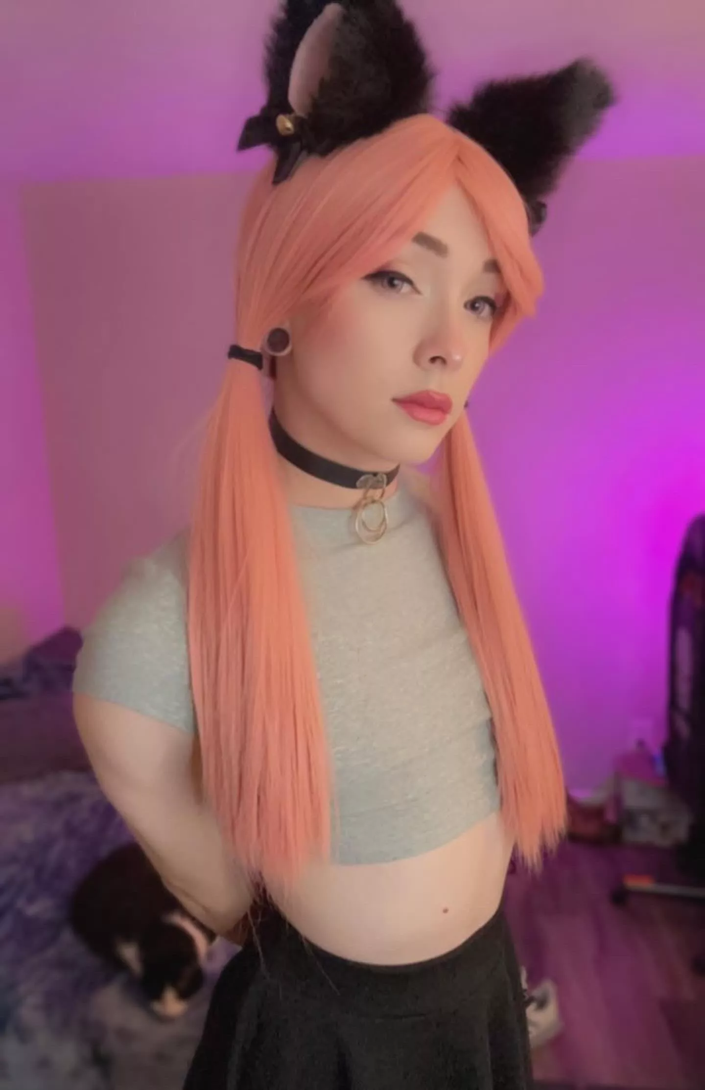 Ft. my cat and dirty room :3