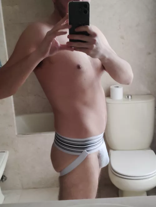 Getting ready for work, don't want to go😭