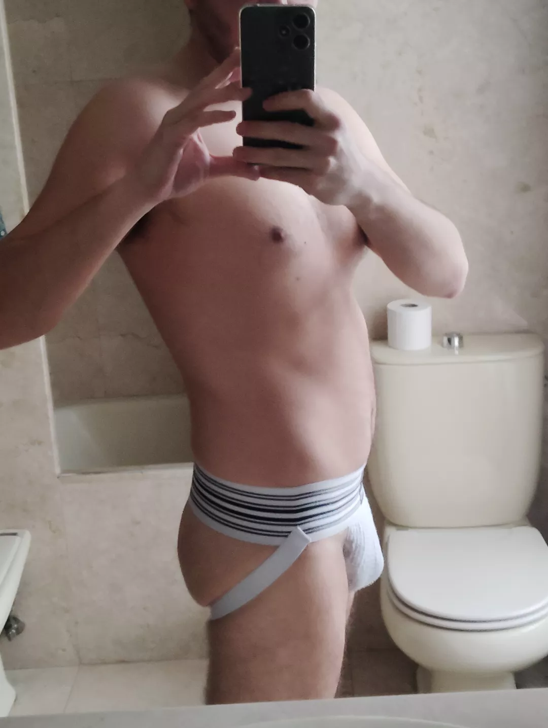 Getting ready for work, don't want to go😭