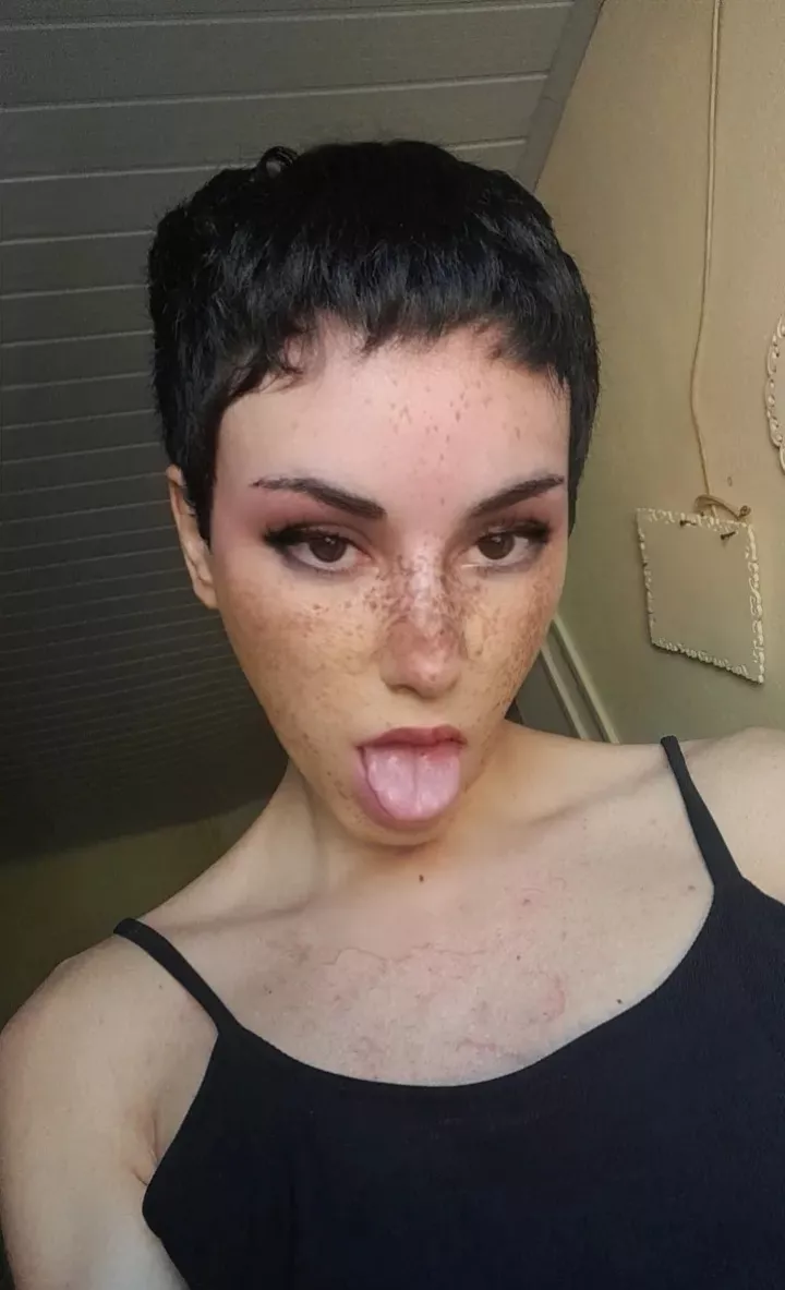 Haircut, ignore chest dermatitis