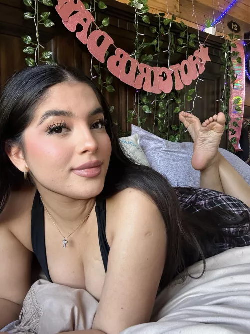 happy monday! look at my cute wrinkles!