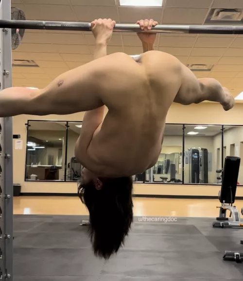 Hmm / upside down at the gym