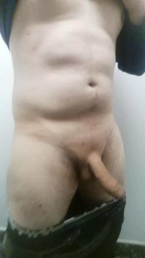 I love shaving my boy parts to feel girly