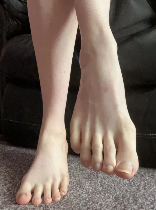 I need my feet worshipped 💋