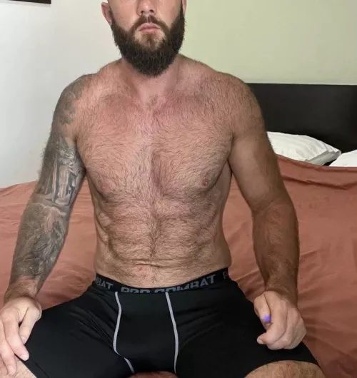 I'm 6ft, thick hairy Irishman and for the person who called me too hairy yesterday does my chest hair looks good yet?