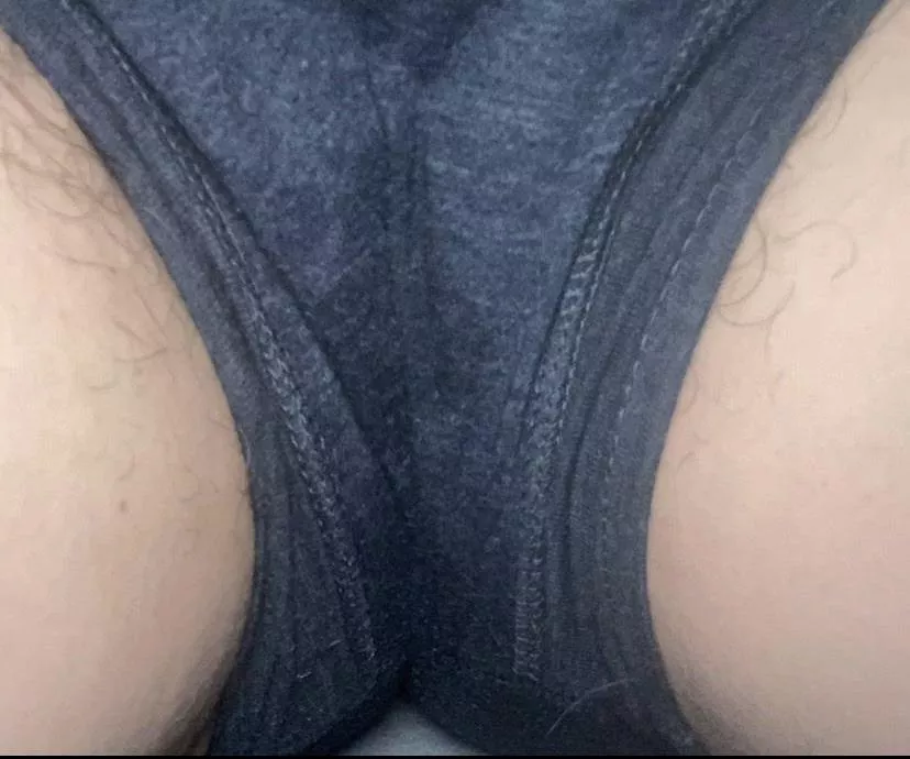 Knowing people are jerking off too me gets me so wet