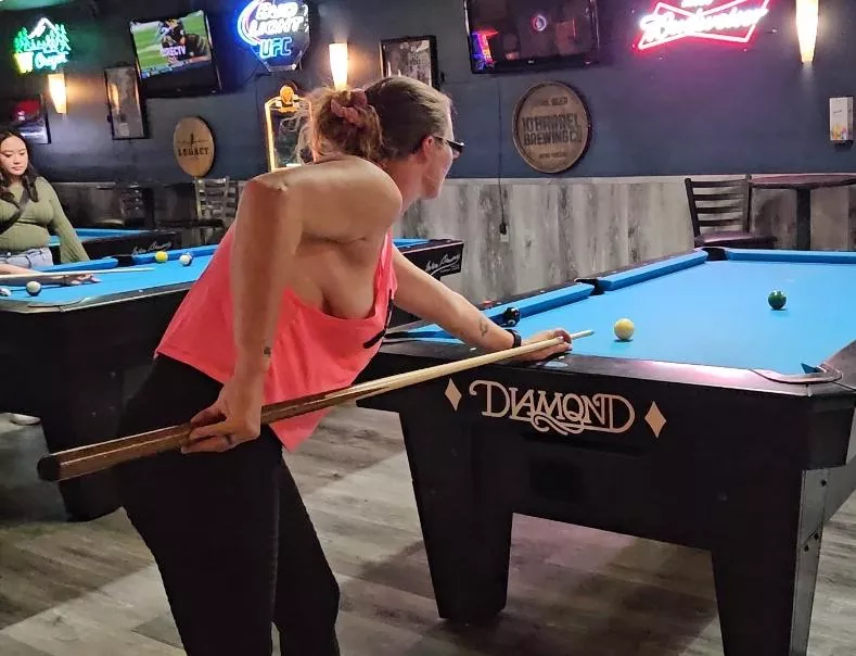 Little show at the bar 