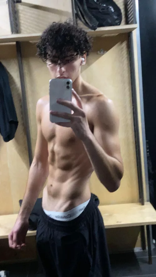 M 21 looking for smooth and fit