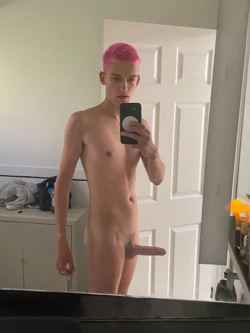 pink hair looking for pink hole 🙊