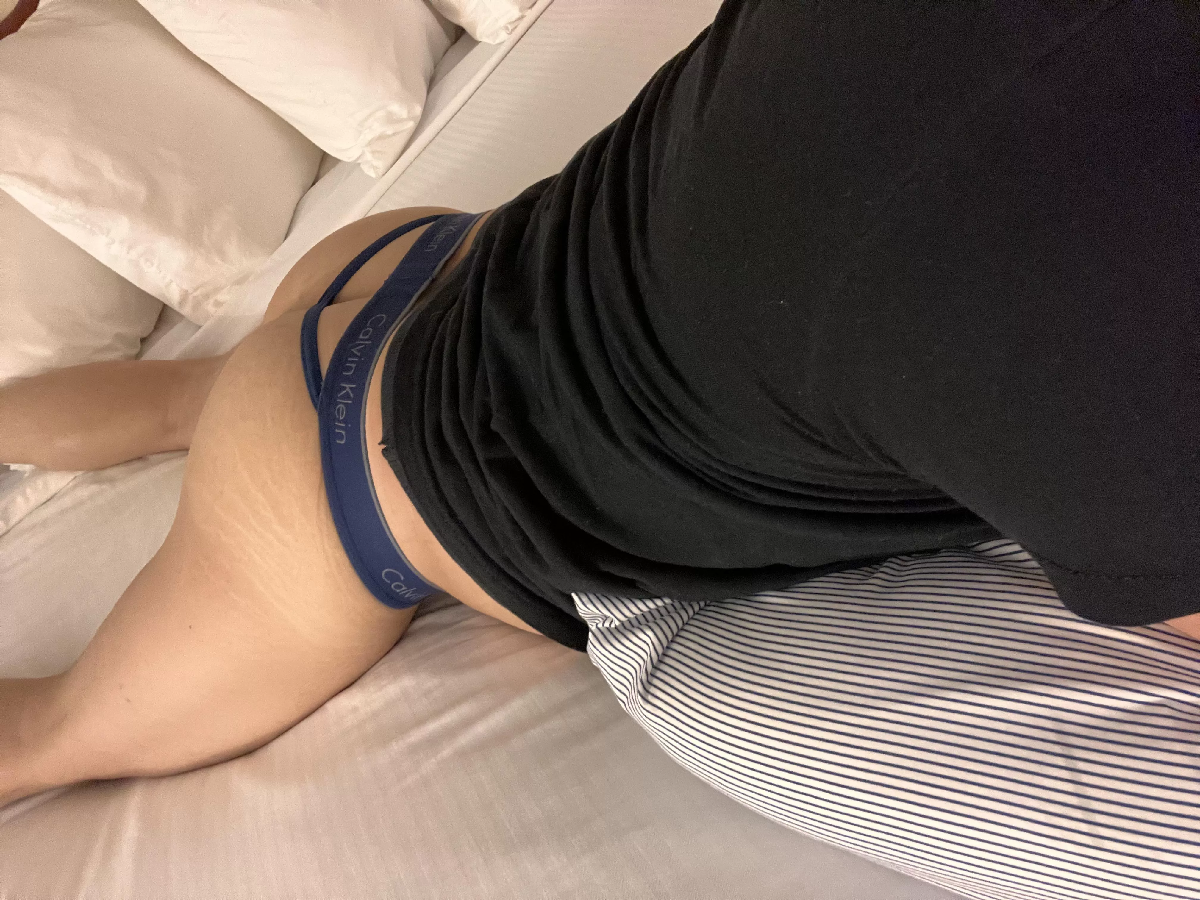 Relaxing in the hotel. What would you do ?