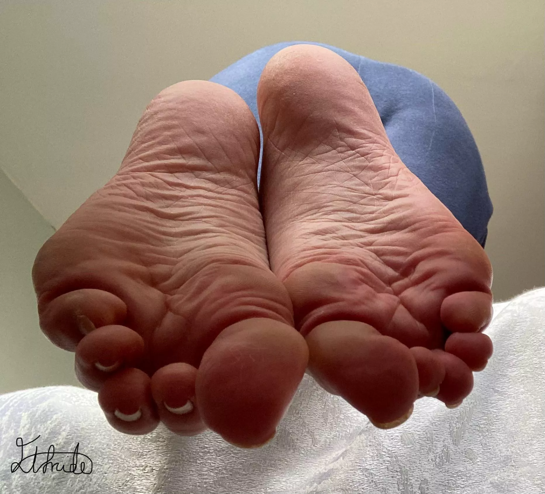 Toe scrunch for Toesday 