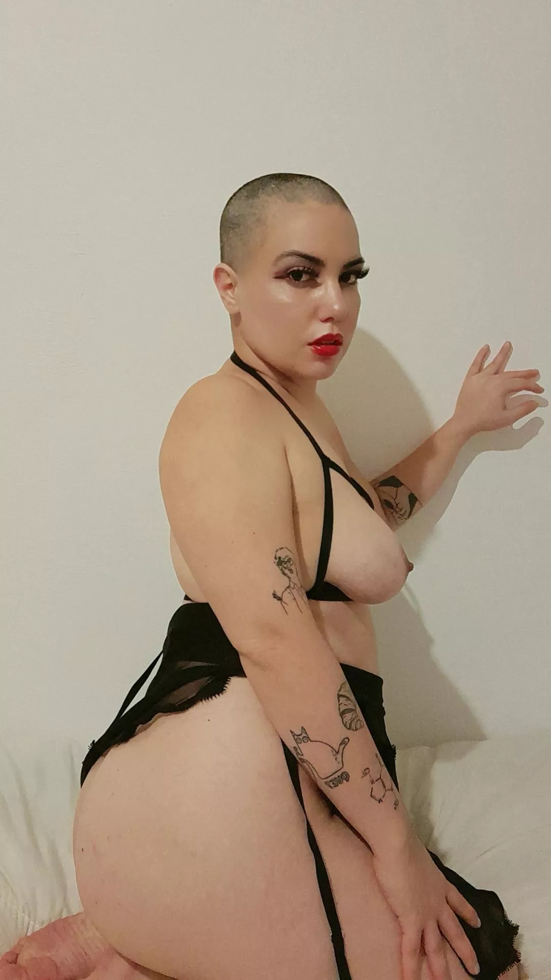 Would you fuck a shaved girl ?