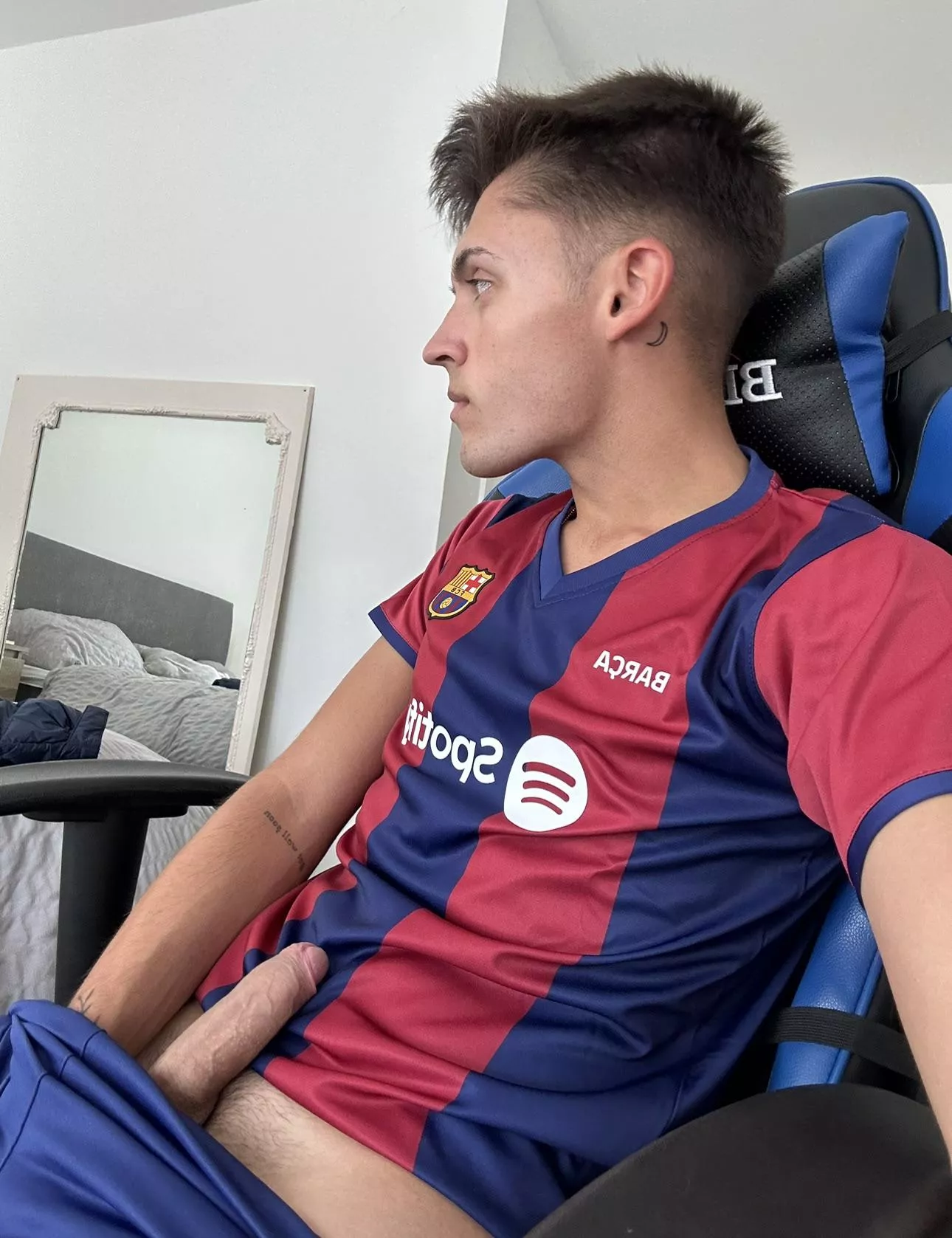 [18] he wants to be in the picture 