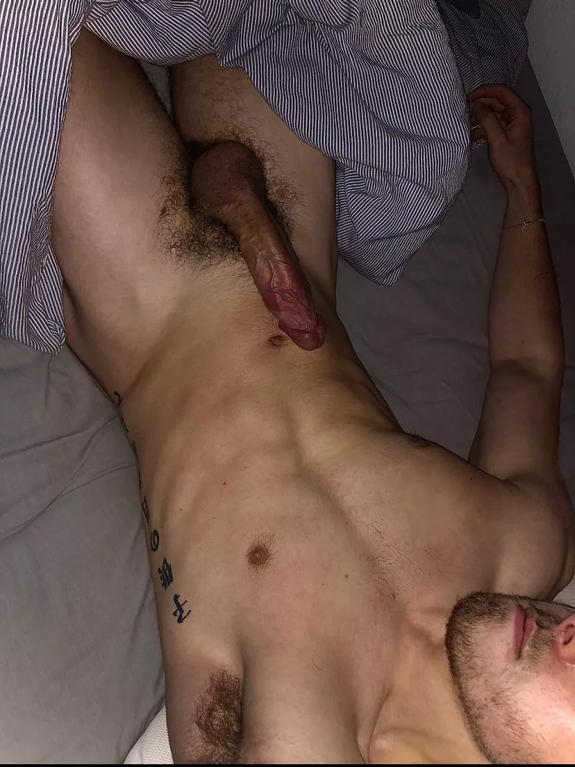 20 Deep voice irish 8 inch hung jock, looking for bubble butt femboys to make my massive cock cum, SC is dylaa03