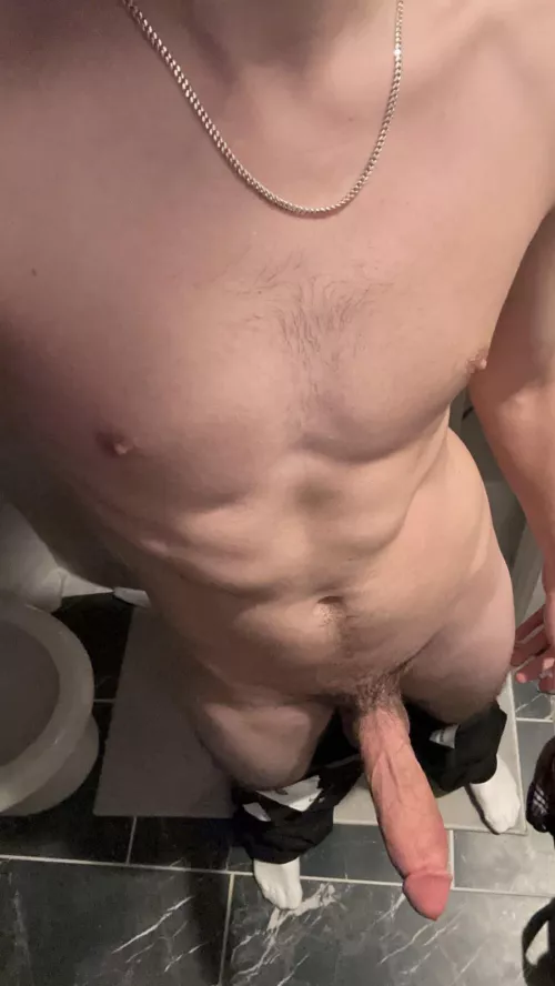 21 fit hung looking for SAME @yoooitsc send face