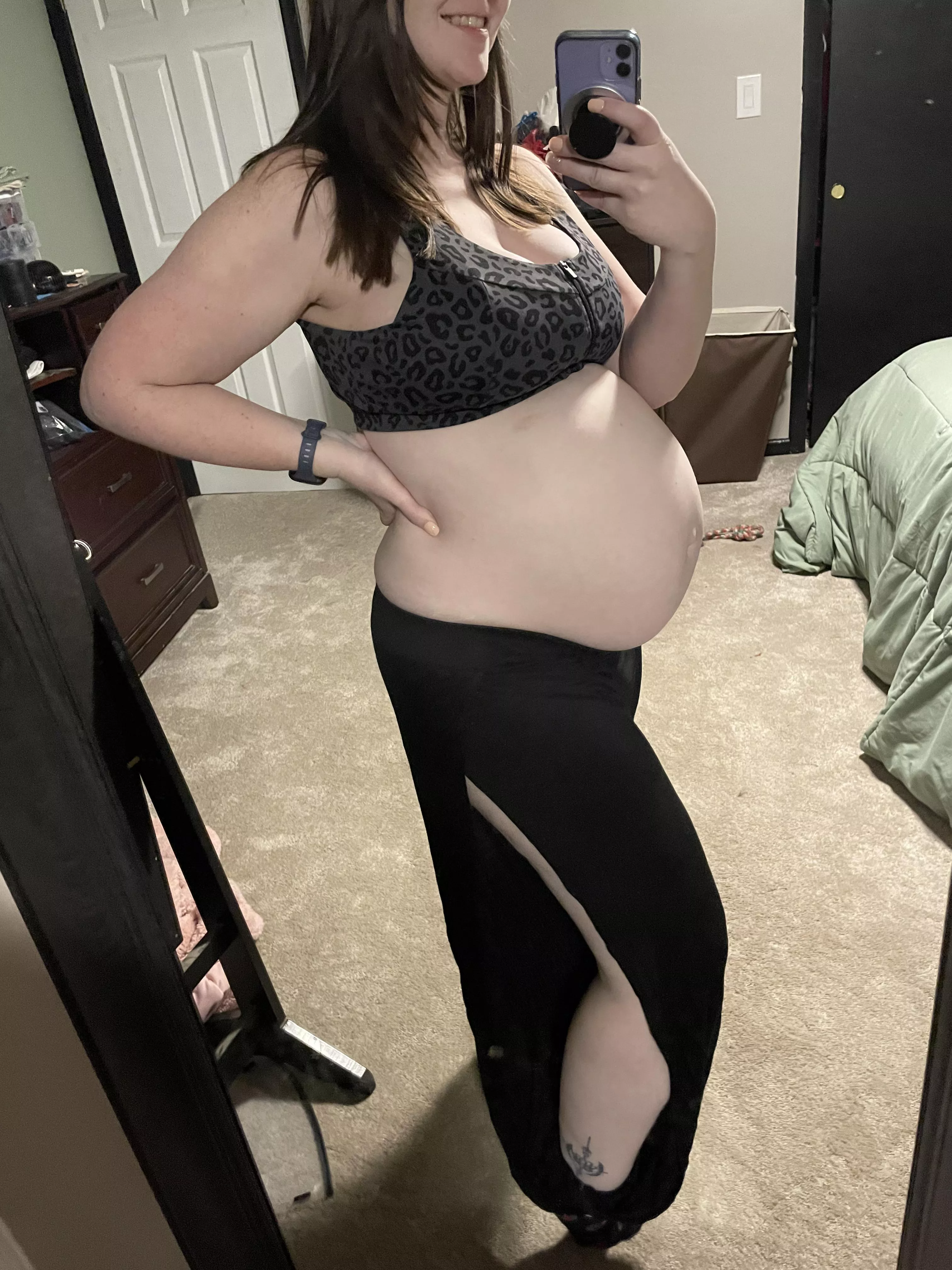 25 weeks pregnant with twins! How am I looking?