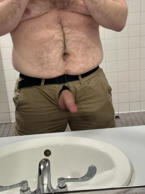 25M straight and curious. Love all these hot bears on here