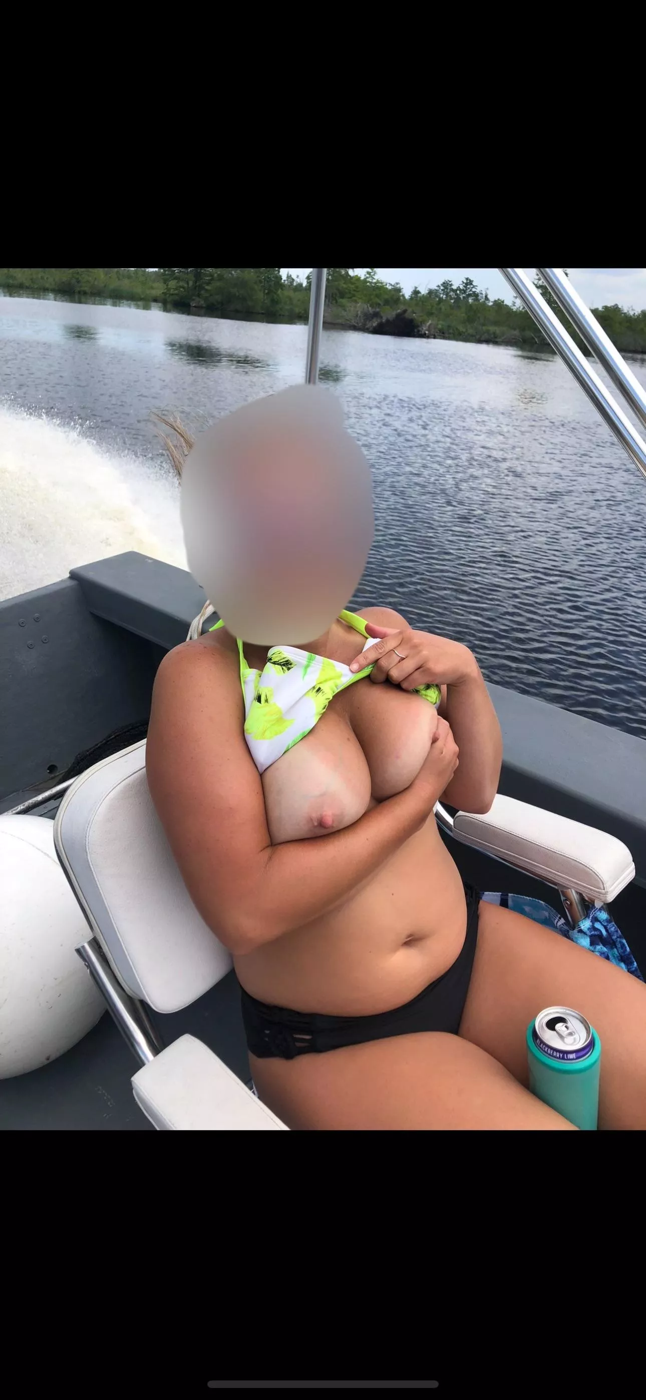 31 mom of 2, love other mommies and older milfs 