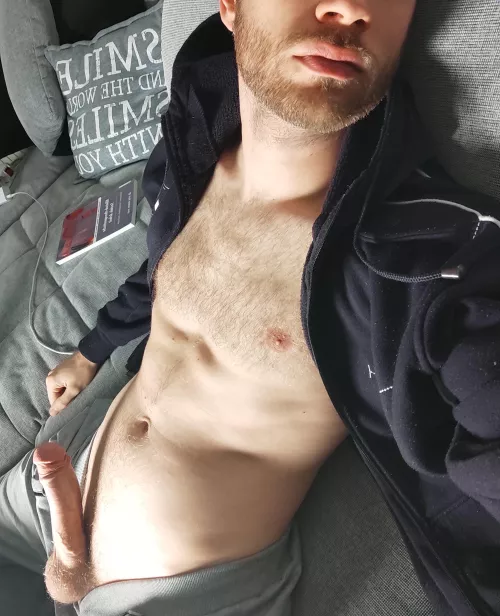 [35] Reading/studying makes me horny. I know that you know 😈