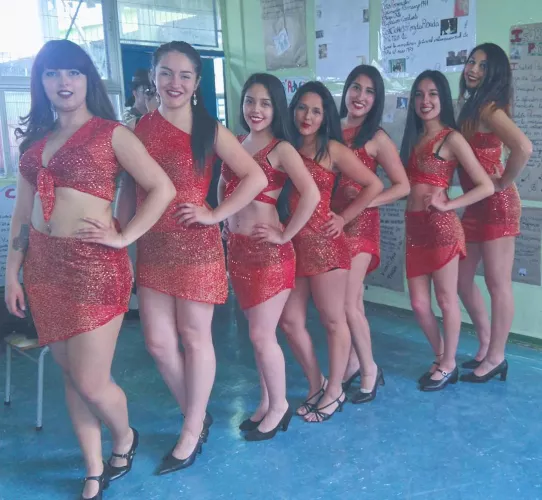 [6] Girls in Red