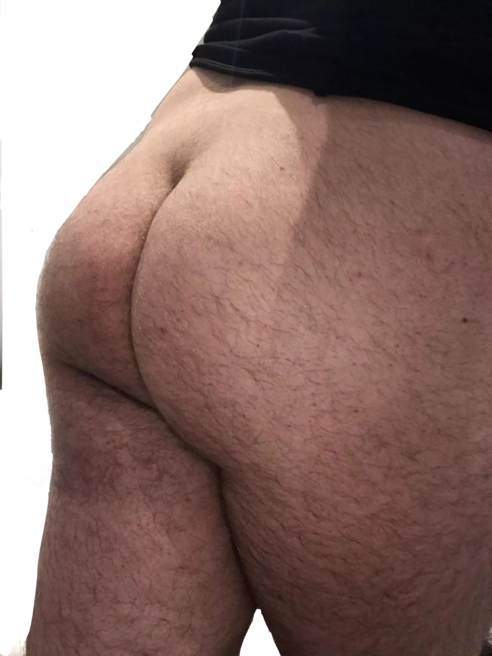 Are you willing to play with a hairy ass? 🍑