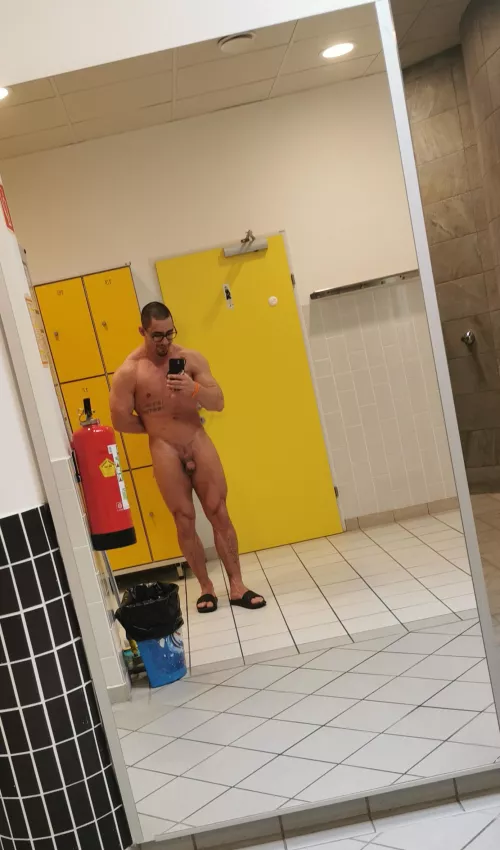 At my favorite sauna. Would you stare? 🖤