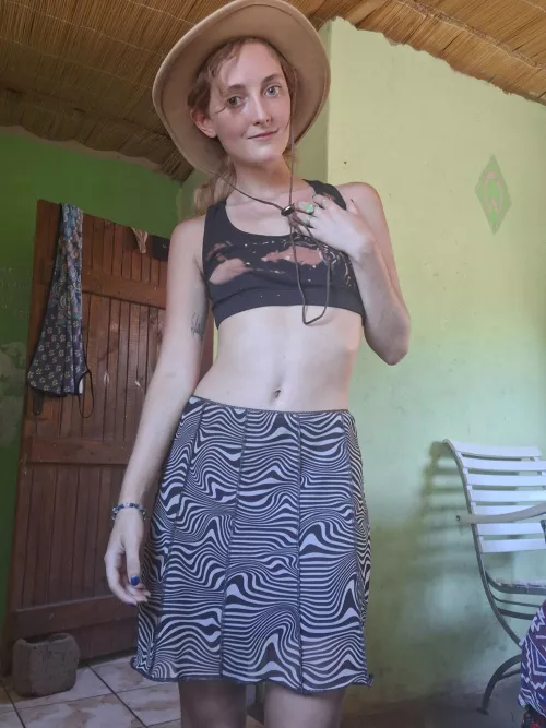 cute hat, hot girl, ready for love rn F18